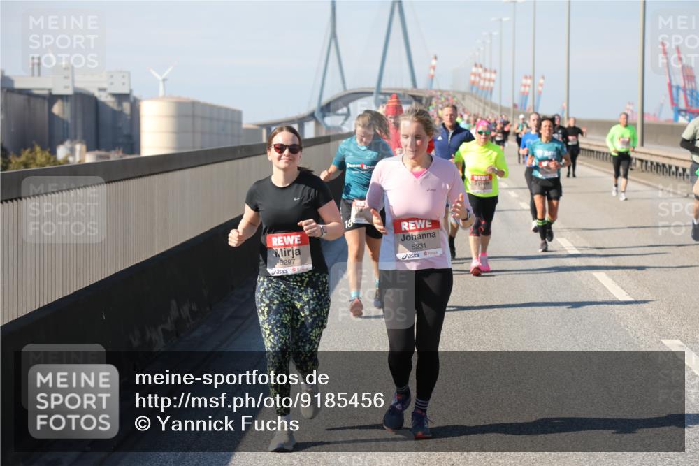 03.10.2025 - Köhlbrandbrückenlauf Yannick Fuchs http://msf.ph/oto/9185456 03.10.2025 12:04:15 Position 3 5297, 18, 5231 meine-sportfotos.de