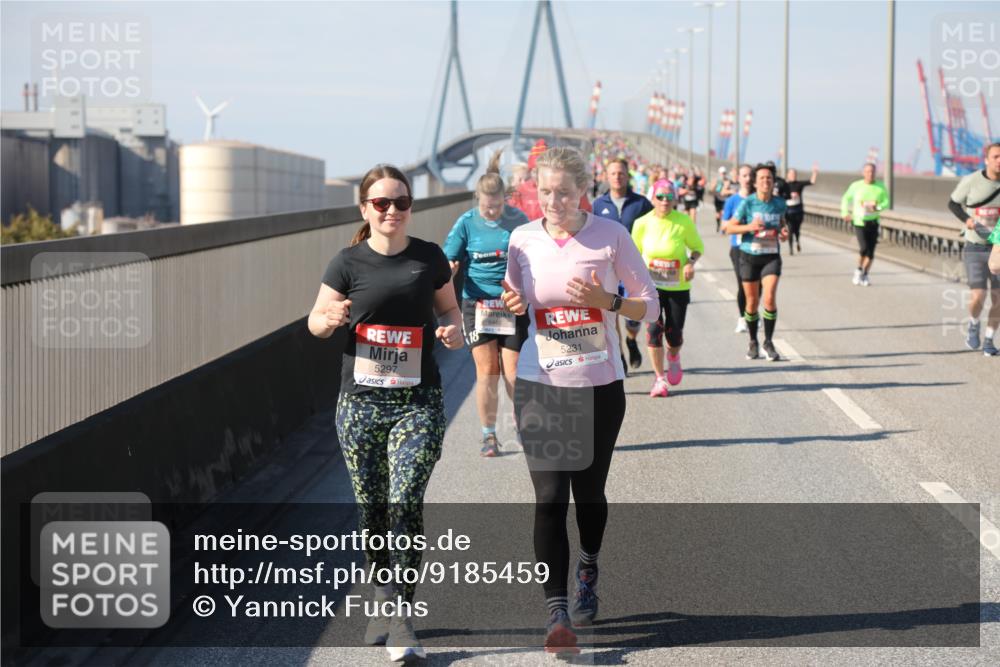 03.10.2025 - Köhlbrandbrückenlauf Yannick Fuchs http://msf.ph/oto/9185459 03.10.2025 12:04:15 Position 3 5297, 5231 meine-sportfotos.de
