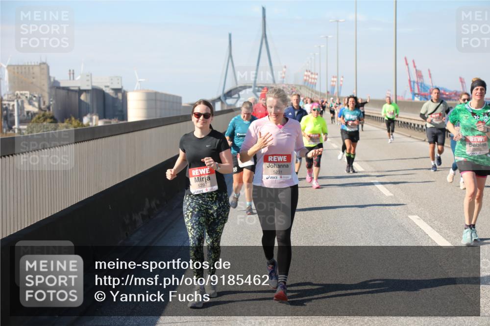 03.10.2025 - Köhlbrandbrückenlauf Yannick Fuchs http://msf.ph/oto/9185462 03.10.2025 12:04:15 Position 3 5297, 18, 5231, 5092 meine-sportfotos.de