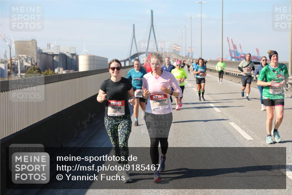 03.10.2025 - Köhlbrandbrückenlauf Yannick Fuchs http://msf.ph/oto/9185467 03.10.2025 12:04:16 Position 3 5297, 5231 meine-sportfotos.de