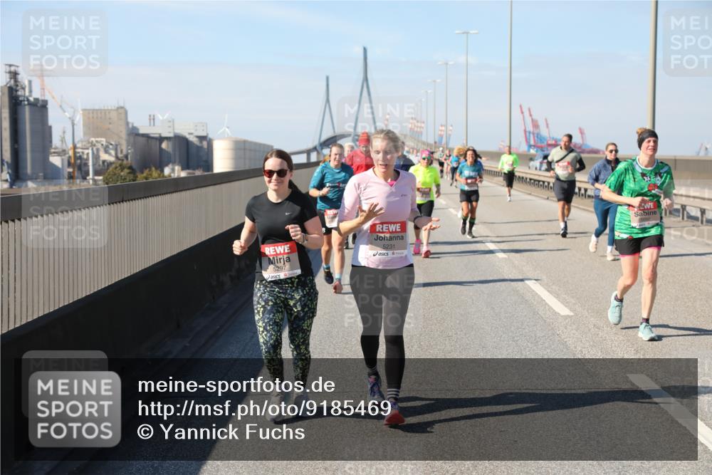03.10.2025 - Köhlbrandbrückenlauf Yannick Fuchs http://msf.ph/oto/9185469 03.10.2025 12:04:16 Position 3 5297, 5231 meine-sportfotos.de