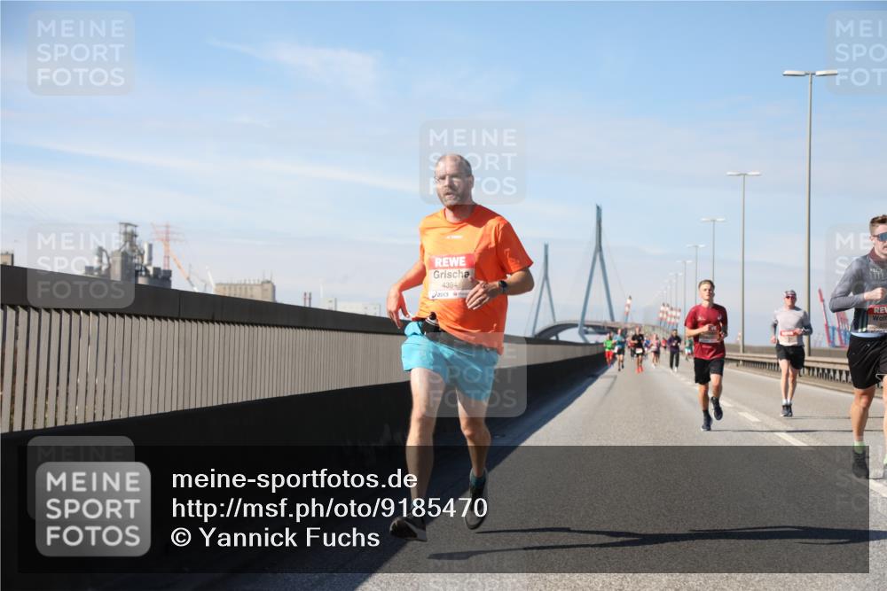 03.10.2025 - Köhlbrandbrückenlauf Yannick Fuchs http://msf.ph/oto/9185470 03.10.2025 11:43:05 Position 3 4394 meine-sportfotos.de