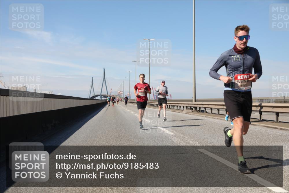 03.10.2025 - Köhlbrandbrückenlauf Yannick Fuchs http://msf.ph/oto/9185483 03.10.2025 11:43:07 Position 3  meine-sportfotos.de