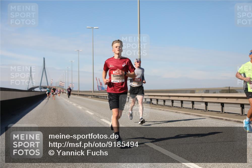 03.10.2025 - Köhlbrandbrückenlauf Yannick Fuchs http://msf.ph/oto/9185494 03.10.2025 11:43:08 Position 3 5926 meine-sportfotos.de