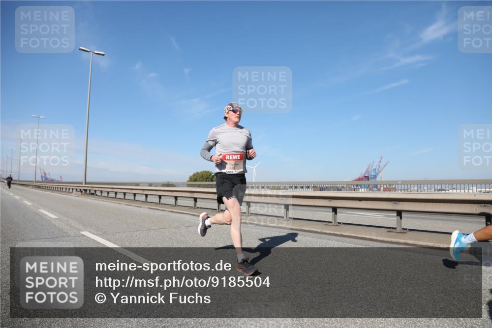 03.10.2025 - Köhlbrandbrückenlauf Yannick Fuchs http://msf.ph/oto/9185504 03.10.2025 11:43:10 Position 3 6767 meine-sportfotos.de
