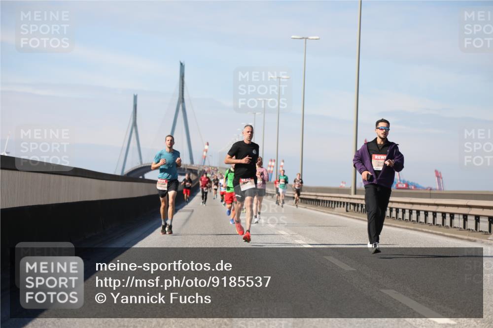 03.10.2025 - Köhlbrandbrückenlauf Yannick Fuchs http://msf.ph/oto/9185537 03.10.2025 11:43:17 Position 3  meine-sportfotos.de