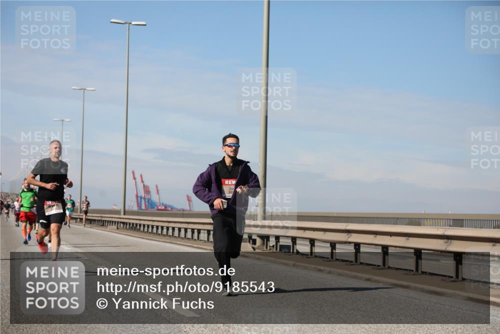 03.10.2025 - Köhlbrandbrückenlauf Yannick Fuchs http://msf.ph/oto/9185543 03.10.2025 11:43:18 Position 3  meine-sportfotos.de