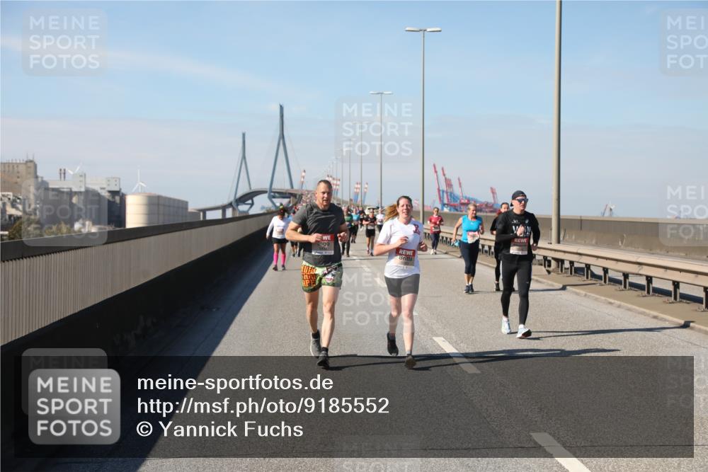 03.10.2025 - Köhlbrandbrückenlauf Yannick Fuchs http://msf.ph/oto/9185552 03.10.2025 12:04:27 Position 3  meine-sportfotos.de