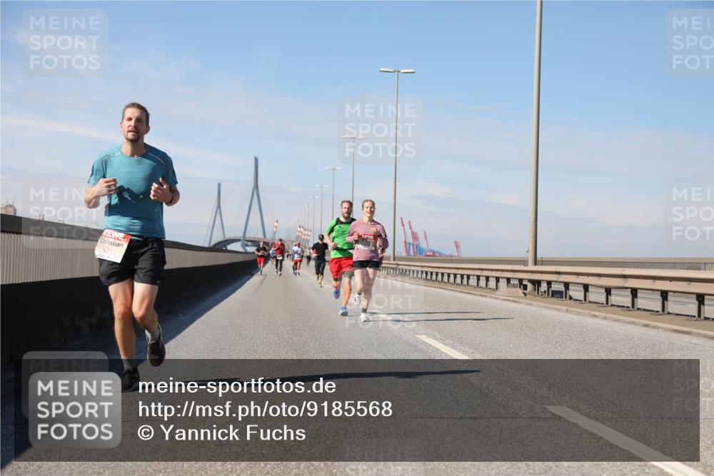 03.10.2025 - Köhlbrandbrückenlauf Yannick Fuchs http://msf.ph/oto/9185568 03.10.2025 11:43:22 Position 3 4241 meine-sportfotos.de