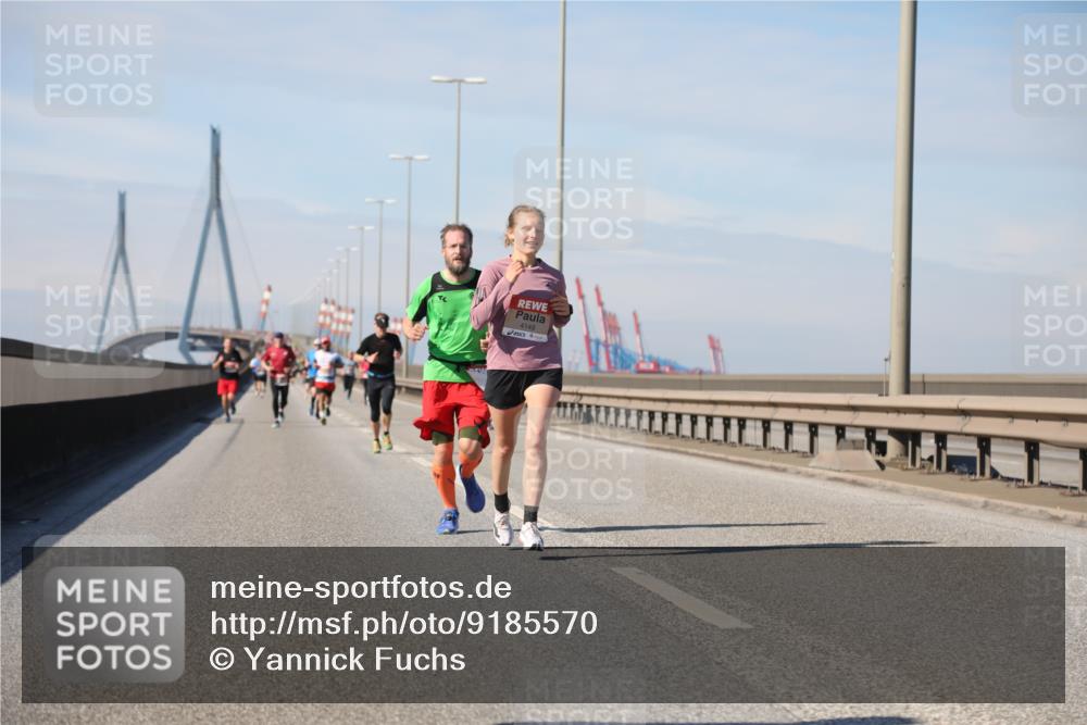 03.10.2025 - Köhlbrandbrückenlauf Yannick Fuchs http://msf.ph/oto/9185570 03.10.2025 11:43:22 Position 3 4148 meine-sportfotos.de