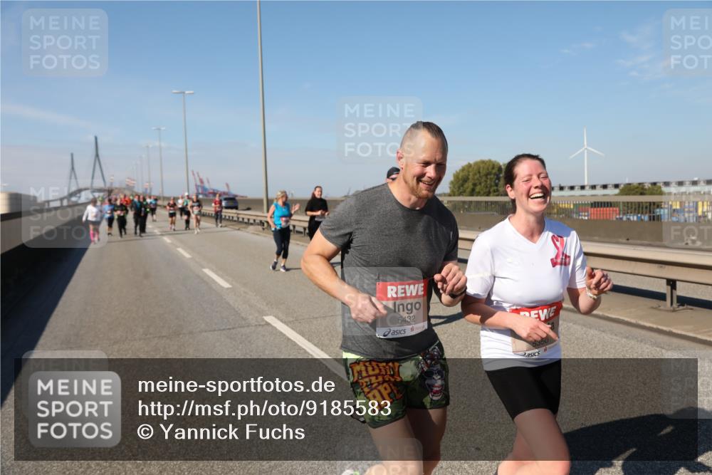 03.10.2025 - Köhlbrandbrückenlauf Yannick Fuchs http://msf.ph/oto/9185583 03.10.2025 12:04:30 Position 3 5432, 5350 meine-sportfotos.de