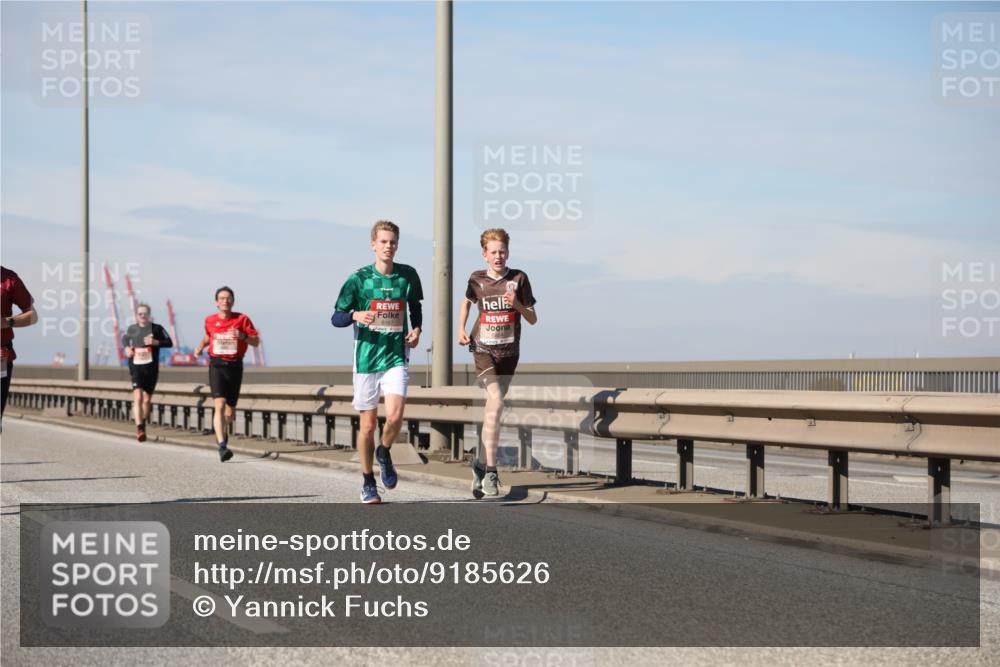 03.10.2025 - Köhlbrandbrückenlauf Yannick Fuchs http://msf.ph/oto/9185626 03.10.2025 11:43:30 Position 3  meine-sportfotos.de