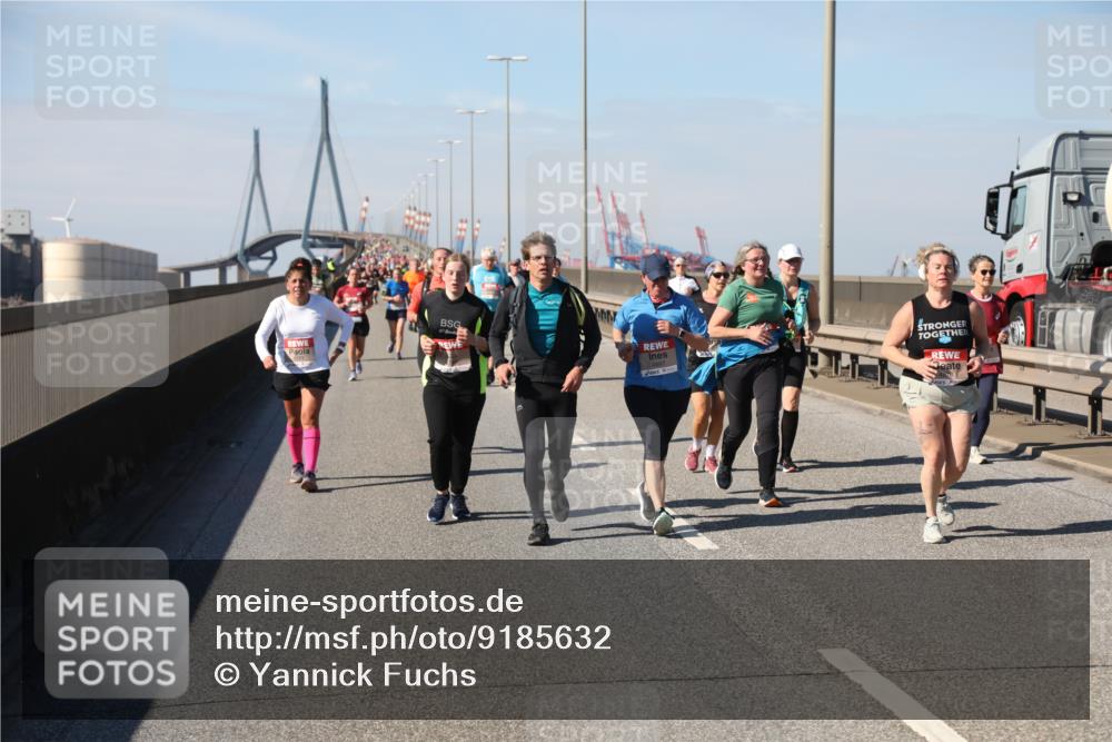 03.10.2025 - Köhlbrandbrückenlauf Yannick Fuchs http://msf.ph/oto/9185632 03.10.2025 12:04:37 Position 3  meine-sportfotos.de