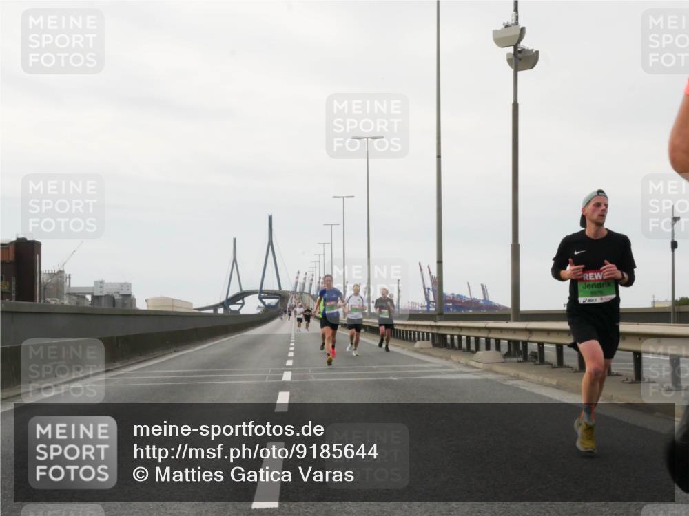03.10.2025 - Köhlbrandbrückenlauf Matties Gatica Varas http://msf.ph/oto/9185644 03.10.2025 15:42:39 Position 3 8976 meine-sportfotos.de
