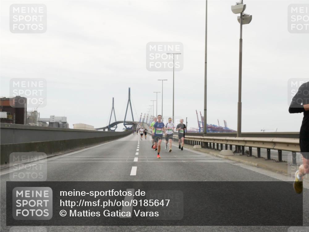 03.10.2025 - Köhlbrandbrückenlauf Matties Gatica Varas http://msf.ph/oto/9185647 03.10.2025 15:42:39 Position 3  meine-sportfotos.de