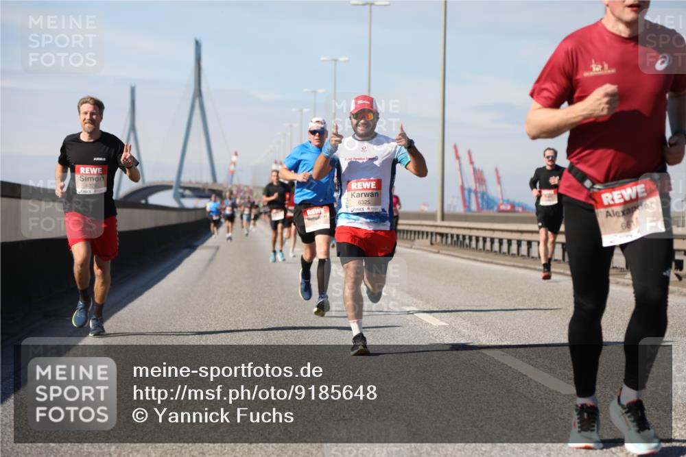 03.10.2025 - Köhlbrandbrückenlauf Yannick Fuchs http://msf.ph/oto/9185648 03.10.2025 11:43:33 Position 3 6329, 6325, 661 meine-sportfotos.de