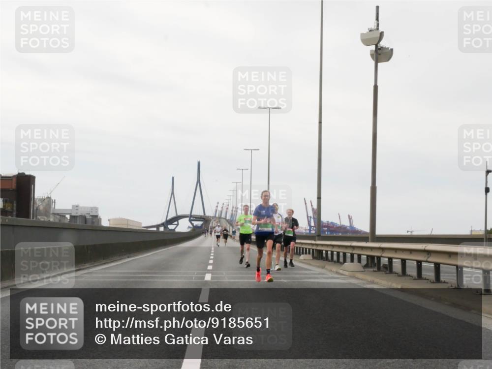 03.10.2025 - Köhlbrandbrückenlauf Matties Gatica Varas http://msf.ph/oto/9185651 03.10.2025 15:42:40 Position 3  meine-sportfotos.de