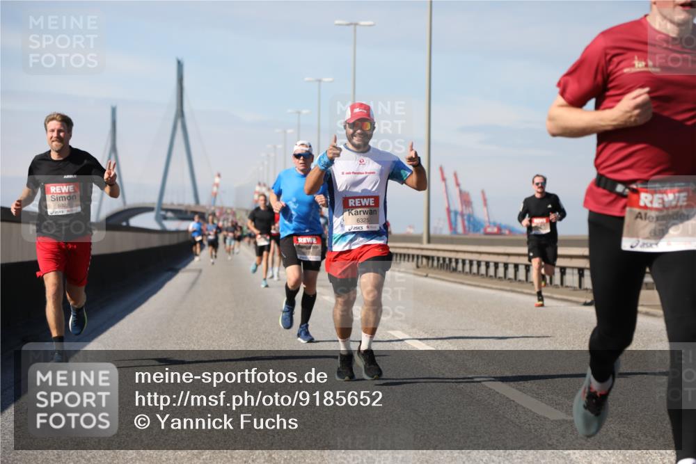 03.10.2025 - Köhlbrandbrückenlauf Yannick Fuchs http://msf.ph/oto/9185652 03.10.2025 11:43:33 Position 3 6329, 18, 6325 meine-sportfotos.de
