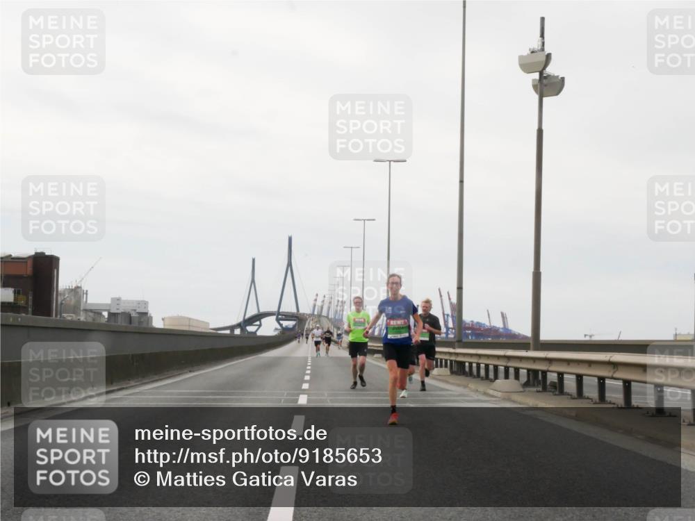 03.10.2025 - Köhlbrandbrückenlauf Matties Gatica Varas http://msf.ph/oto/9185653 03.10.2025 15:42:41 Position 3  meine-sportfotos.de