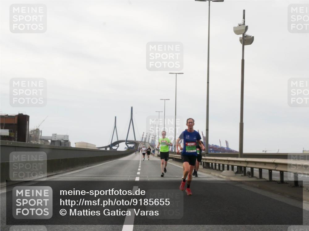03.10.2025 - Köhlbrandbrückenlauf Matties Gatica Varas http://msf.ph/oto/9185655 03.10.2025 15:42:41 Position 3  meine-sportfotos.de