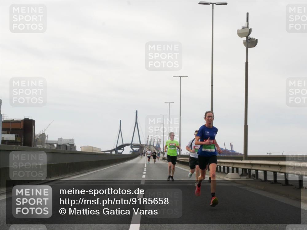 03.10.2025 - Köhlbrandbrückenlauf Matties Gatica Varas http://msf.ph/oto/9185658 03.10.2025 15:42:42 Position 3  meine-sportfotos.de