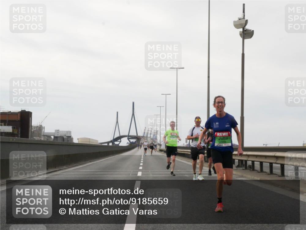 03.10.2025 - Köhlbrandbrückenlauf Matties Gatica Varas http://msf.ph/oto/9185659 03.10.2025 15:42:42 Position 3 31, 9, 7968 meine-sportfotos.de