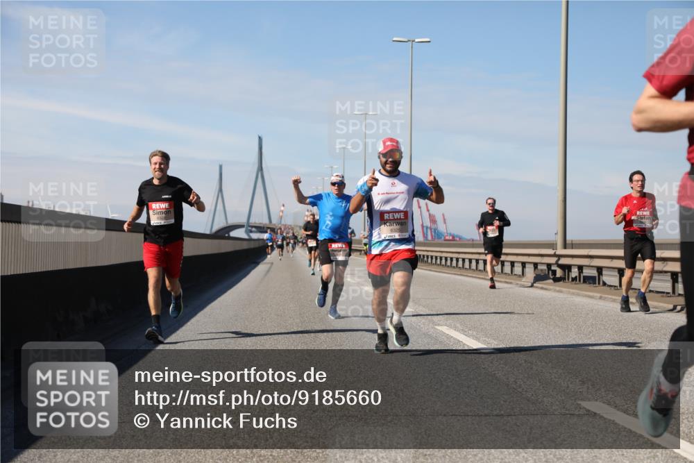03.10.2025 - Köhlbrandbrückenlauf Yannick Fuchs http://msf.ph/oto/9185660 03.10.2025 11:43:34 Position 3 6329 meine-sportfotos.de