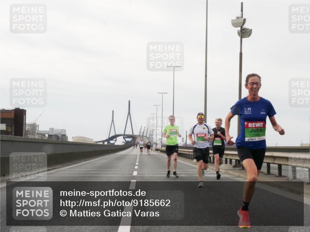 03.10.2025 - Köhlbrandbrückenlauf Matties Gatica Varas http://msf.ph/oto/9185662 03.10.2025 15:42:43 Position 3 11, 9, 7968 meine-sportfotos.de