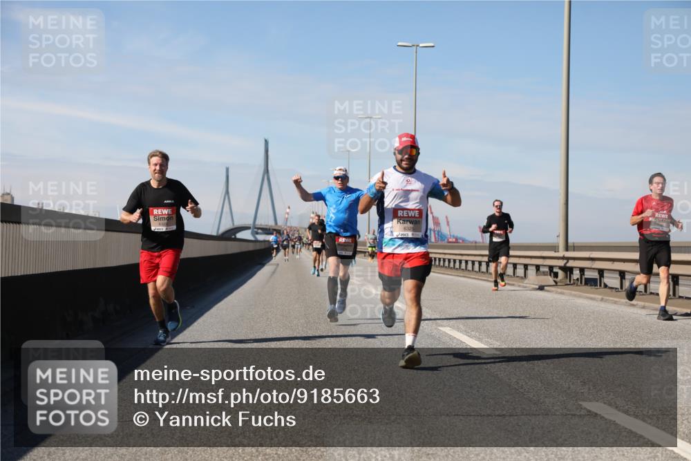 03.10.2025 - Köhlbrandbrückenlauf Yannick Fuchs http://msf.ph/oto/9185663 03.10.2025 11:43:34 Position 3 6329, 6325 meine-sportfotos.de