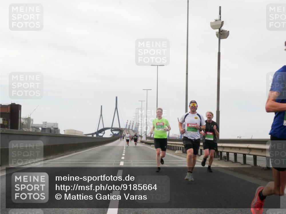 03.10.2025 - Köhlbrandbrückenlauf Matties Gatica Varas http://msf.ph/oto/9185664 03.10.2025 15:42:43 Position 3  meine-sportfotos.de