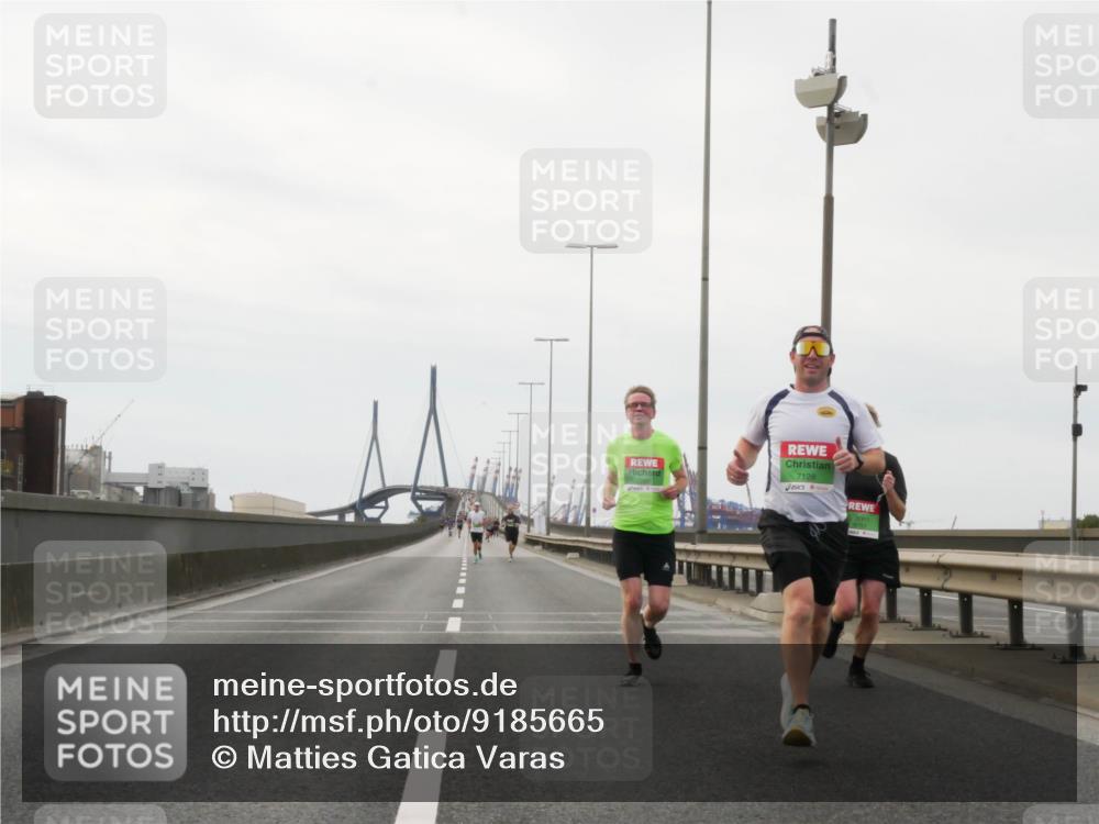 03.10.2025 - Köhlbrandbrückenlauf Matties Gatica Varas http://msf.ph/oto/9185665 03.10.2025 15:42:44 Position 3 7128 meine-sportfotos.de