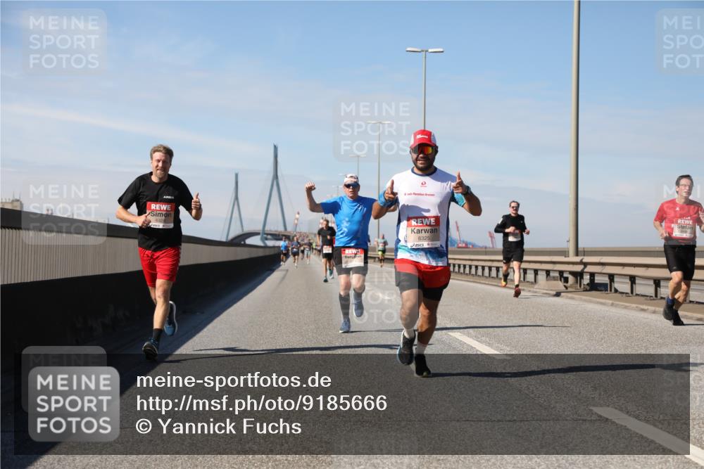 03.10.2025 - Köhlbrandbrückenlauf Yannick Fuchs http://msf.ph/oto/9185666 03.10.2025 11:43:34 Position 3 6329, 6325 meine-sportfotos.de