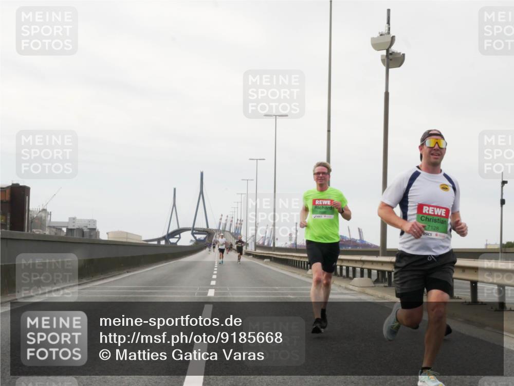 03.10.2025 - Köhlbrandbrückenlauf Matties Gatica Varas http://msf.ph/oto/9185668 03.10.2025 15:42:44 Position 3 7128 meine-sportfotos.de