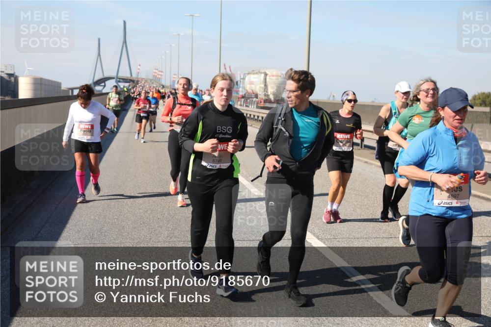 03.10.2025 - Köhlbrandbrückenlauf Yannick Fuchs http://msf.ph/oto/9185670 03.10.2025 12:04:39 Position 3 6171, 6749, 4897 meine-sportfotos.de