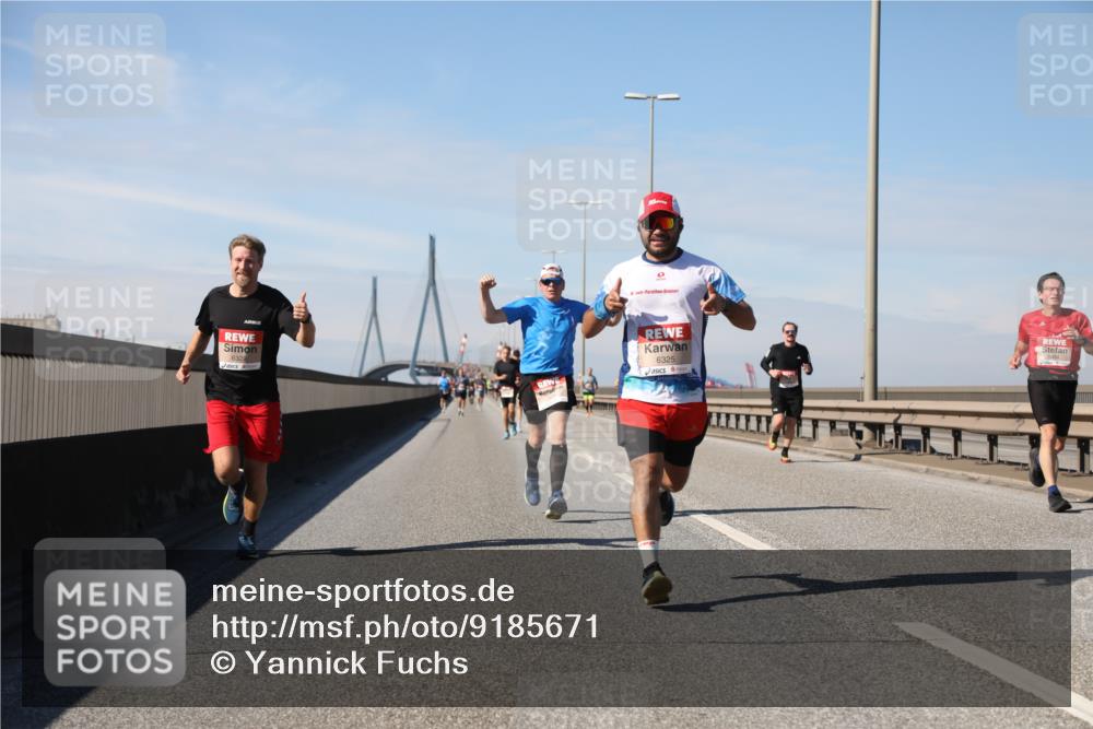 03.10.2025 - Köhlbrandbrückenlauf Yannick Fuchs http://msf.ph/oto/9185671 03.10.2025 11:43:35 Position 3 6329, 6325 meine-sportfotos.de