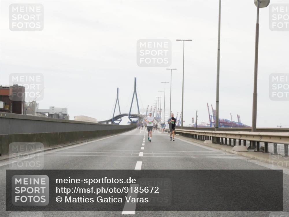 03.10.2025 - Köhlbrandbrückenlauf Matties Gatica Varas http://msf.ph/oto/9185672 03.10.2025 15:42:49 Position 3  meine-sportfotos.de