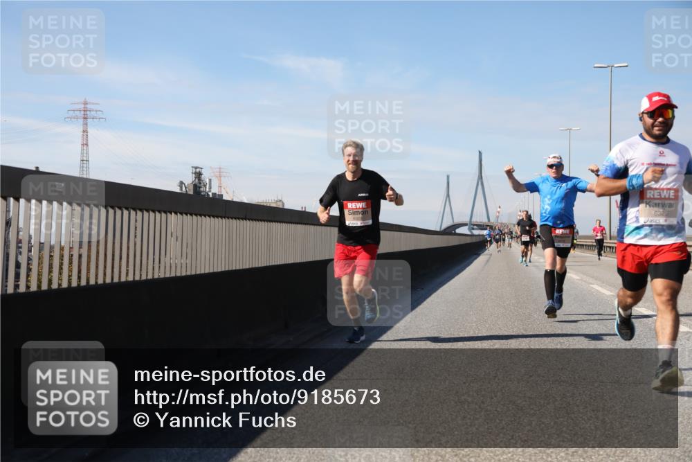 03.10.2025 - Köhlbrandbrückenlauf Yannick Fuchs http://msf.ph/oto/9185673 03.10.2025 11:43:35 Position 3 6329, 6325 meine-sportfotos.de