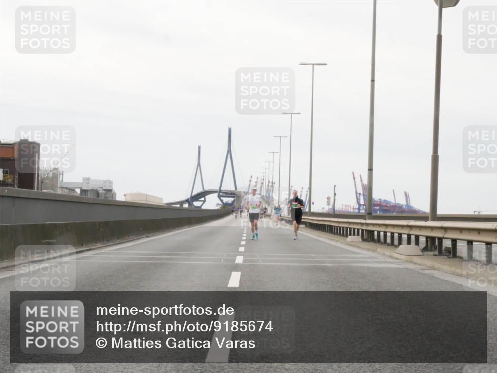 03.10.2025 - Köhlbrandbrückenlauf Matties Gatica Varas http://msf.ph/oto/9185674 03.10.2025 15:42:50 Position 3  meine-sportfotos.de