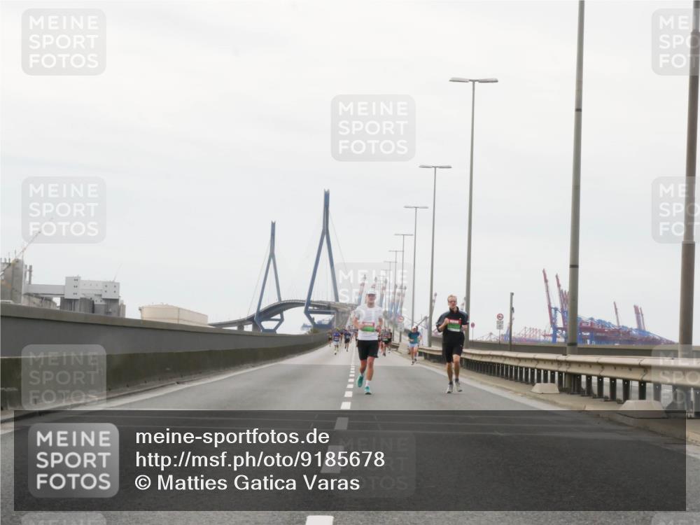 03.10.2025 - Köhlbrandbrückenlauf Matties Gatica Varas http://msf.ph/oto/9185678 03.10.2025 15:42:51 Position 3  meine-sportfotos.de