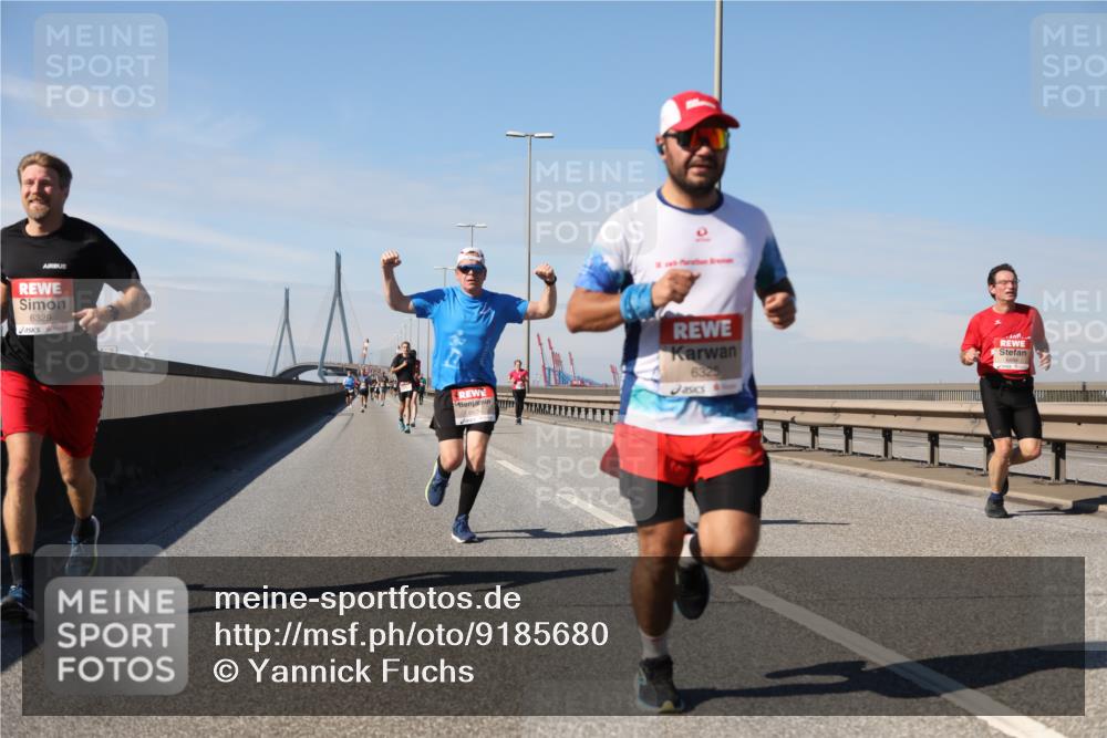 03.10.2025 - Köhlbrandbrückenlauf Yannick Fuchs http://msf.ph/oto/9185680 03.10.2025 11:43:35 Position 3 6329, 6325 meine-sportfotos.de