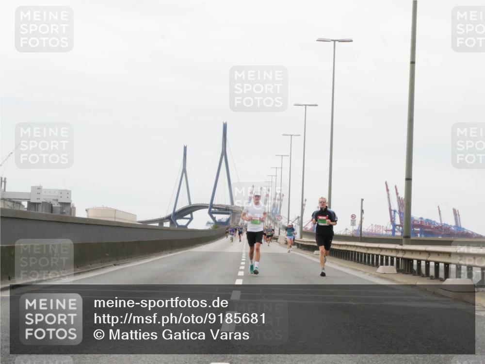 03.10.2025 - Köhlbrandbrückenlauf Matties Gatica Varas http://msf.ph/oto/9185681 03.10.2025 15:42:51 Position 3  meine-sportfotos.de