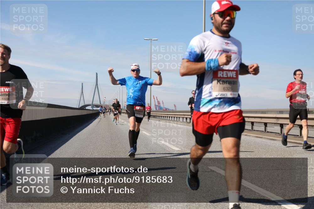 03.10.2025 - Köhlbrandbrückenlauf Yannick Fuchs http://msf.ph/oto/9185683 03.10.2025 11:43:36 Position 3 6329, 6325 meine-sportfotos.de