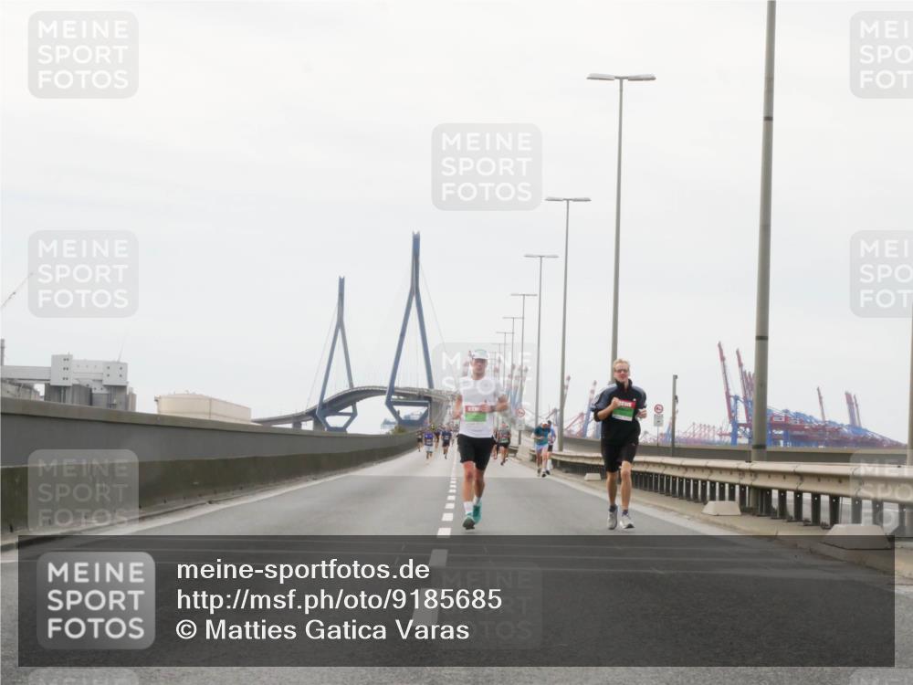 03.10.2025 - Köhlbrandbrückenlauf Matties Gatica Varas http://msf.ph/oto/9185685 03.10.2025 15:42:52 Position 3  meine-sportfotos.de