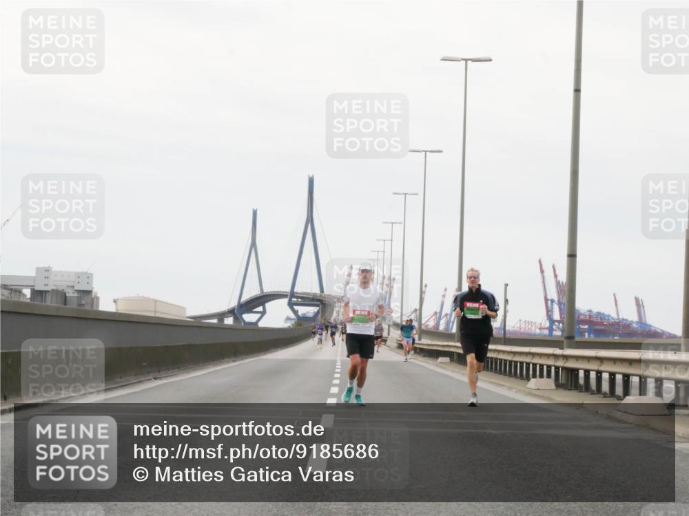 03.10.2025 - Köhlbrandbrückenlauf Matties Gatica Varas http://msf.ph/oto/9185686 03.10.2025 15:42:53 Position 3  meine-sportfotos.de