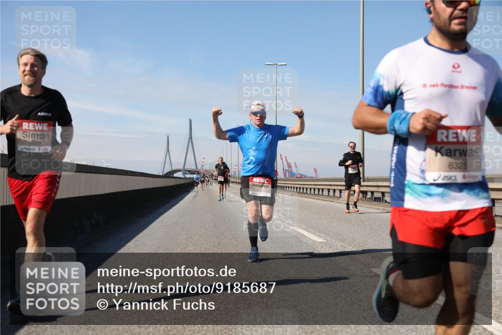 03.10.2025 - Köhlbrandbrückenlauf Yannick Fuchs http://msf.ph/oto/9185687 03.10.2025 11:43:36 Position 3 6329, 667, 6325 meine-sportfotos.de