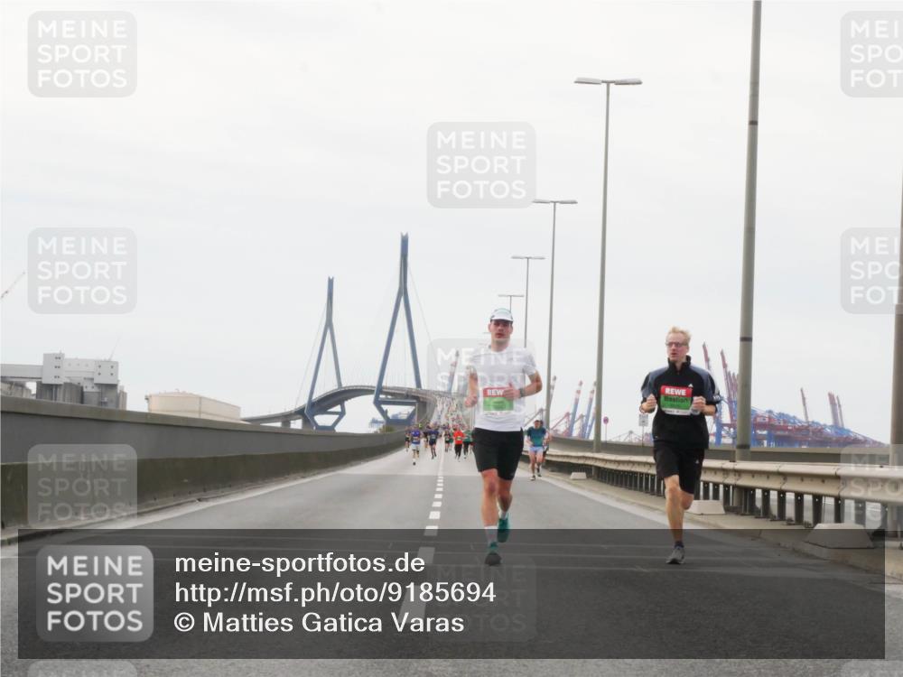 03.10.2025 - Köhlbrandbrückenlauf Matties Gatica Varas http://msf.ph/oto/9185694 03.10.2025 15:42:54 Position 3  meine-sportfotos.de