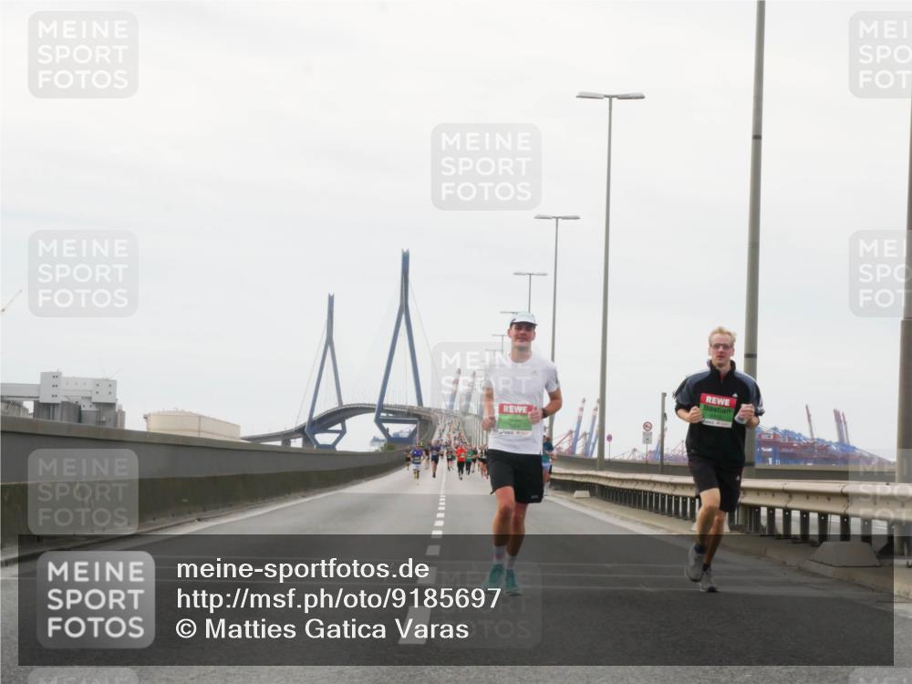 03.10.2025 - Köhlbrandbrückenlauf Matties Gatica Varas http://msf.ph/oto/9185697 03.10.2025 15:42:55 Position 3 80 meine-sportfotos.de