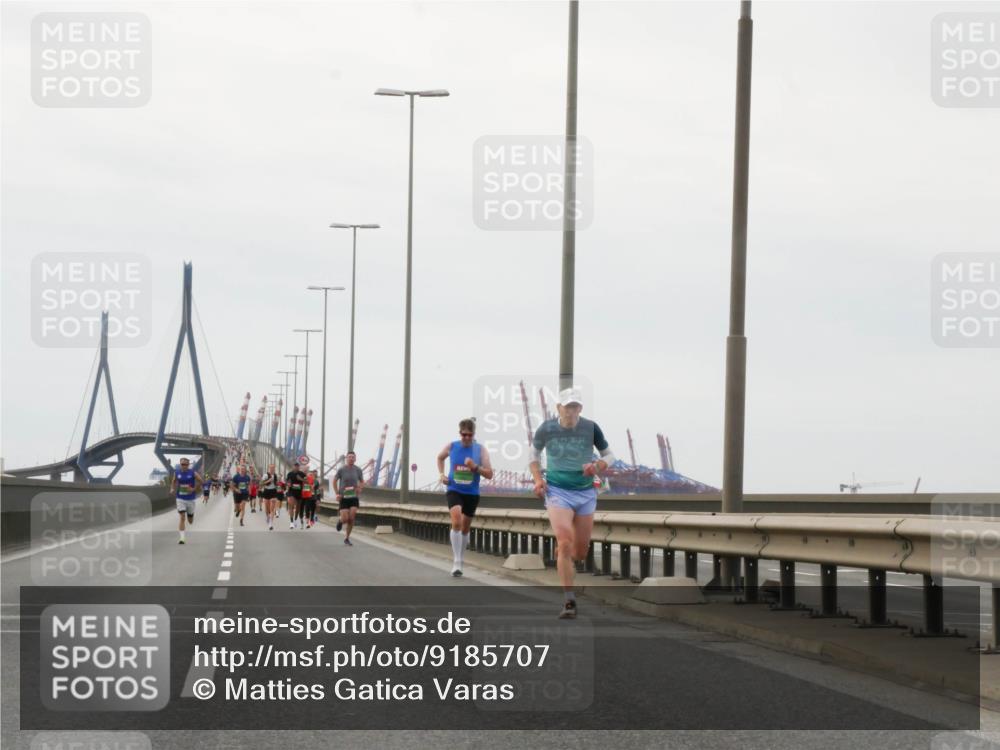 03.10.2025 - Köhlbrandbrückenlauf Matties Gatica Varas http://msf.ph/oto/9185707 03.10.2025 15:43:06 Position 3  meine-sportfotos.de