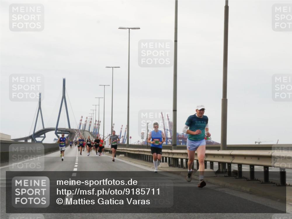 03.10.2025 - Köhlbrandbrückenlauf Matties Gatica Varas http://msf.ph/oto/9185711 03.10.2025 15:43:07 Position 3  meine-sportfotos.de