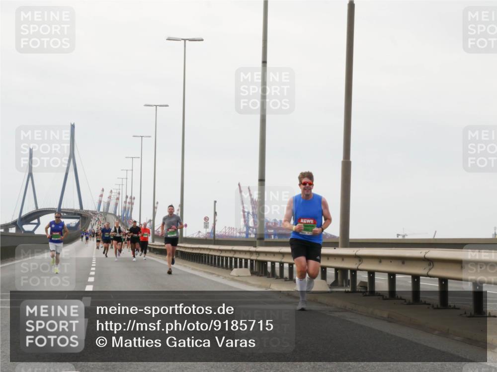 03.10.2025 - Köhlbrandbrückenlauf Matties Gatica Varas http://msf.ph/oto/9185715 03.10.2025 15:43:10 Position 3  meine-sportfotos.de